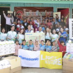 พานาโซนิค มอบโคมไฟพลังงานแสงอาทิตย์ สร้างแสงสว่างยามค่ำคืนให้น้อง ๆ บ้านแม่แมม จังหวัดเชียงใหม่