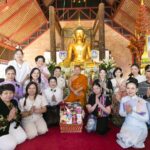 “มาดามหยก” ร่วมพิธียกเบญจปฎลเศวตฉัตร ถวายกางกั้นเหนือ พระพุทธศักดิ์สิทธิ์ อายุ 729 ปี วัดยางกวงเชียงใหม่ หลังบูรณะแล้วเสร็จ